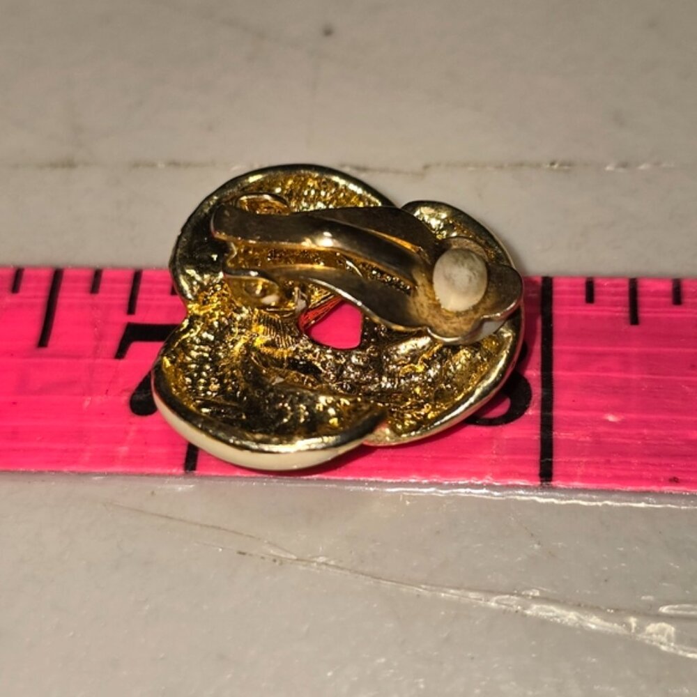 Vintage Cream Colour Enamel Gold Tone Clip-on Earrings - Picture 2 of 2